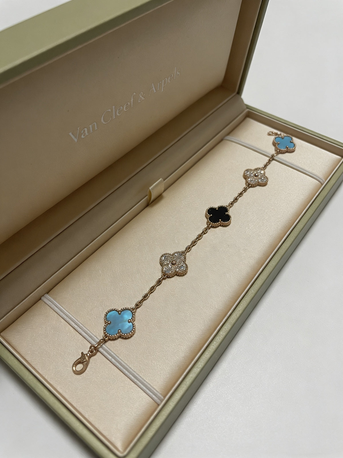 Clover Bracelet in Polished Metal-Tone – Multicolor – Design 08 styled product view