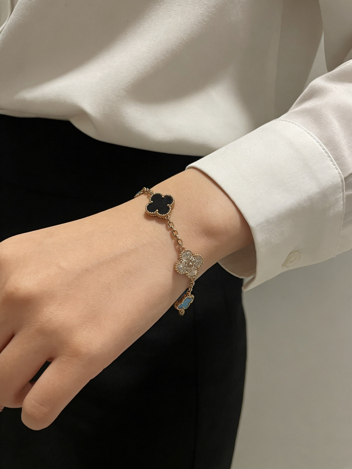 Clover Bracelet in Polished Metal-Tone – Multicolor – Design 08 main product view