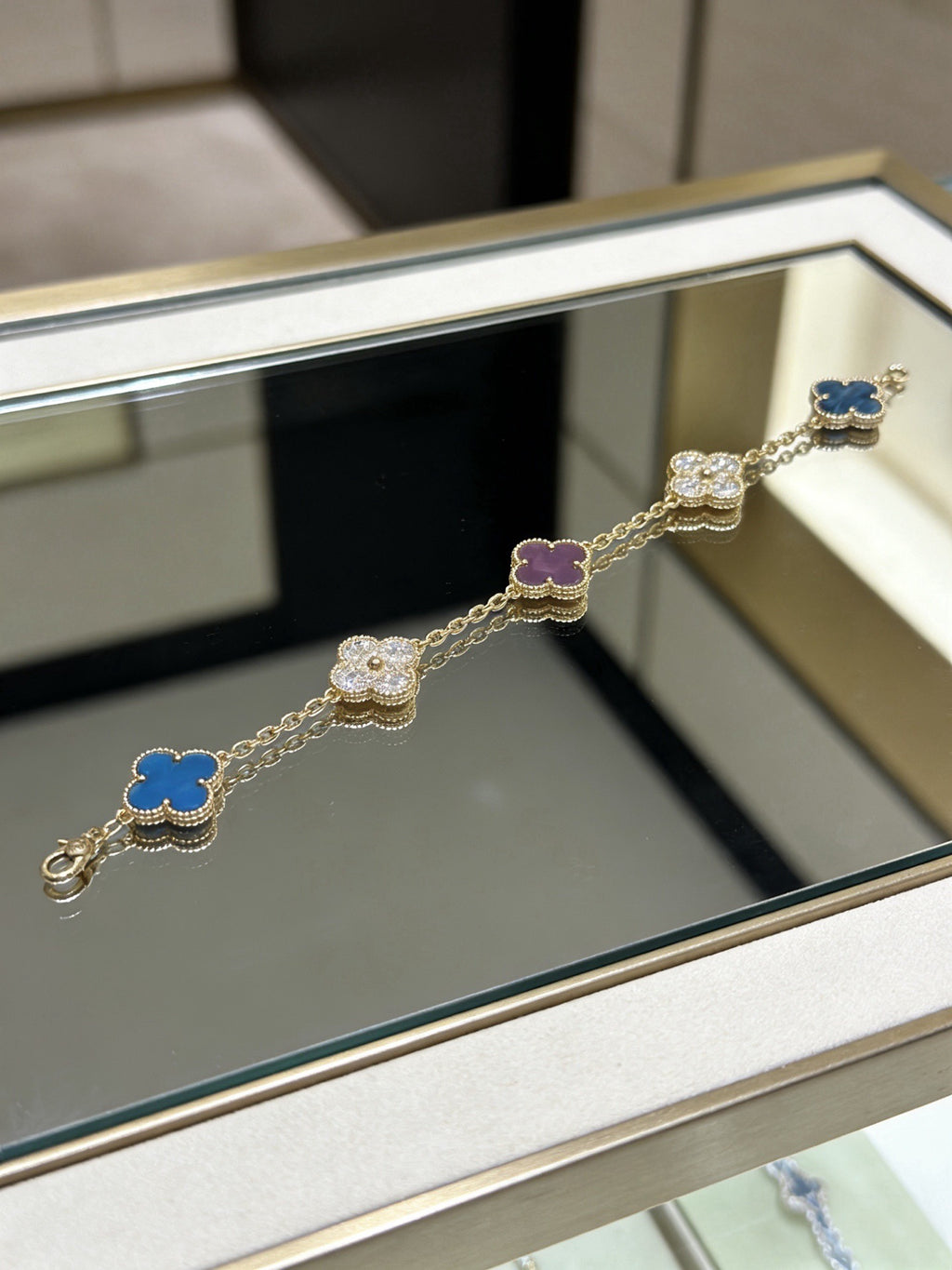 Clover Bracelet in Polished Metal-Tone – Multicolor – Design 15 detail view