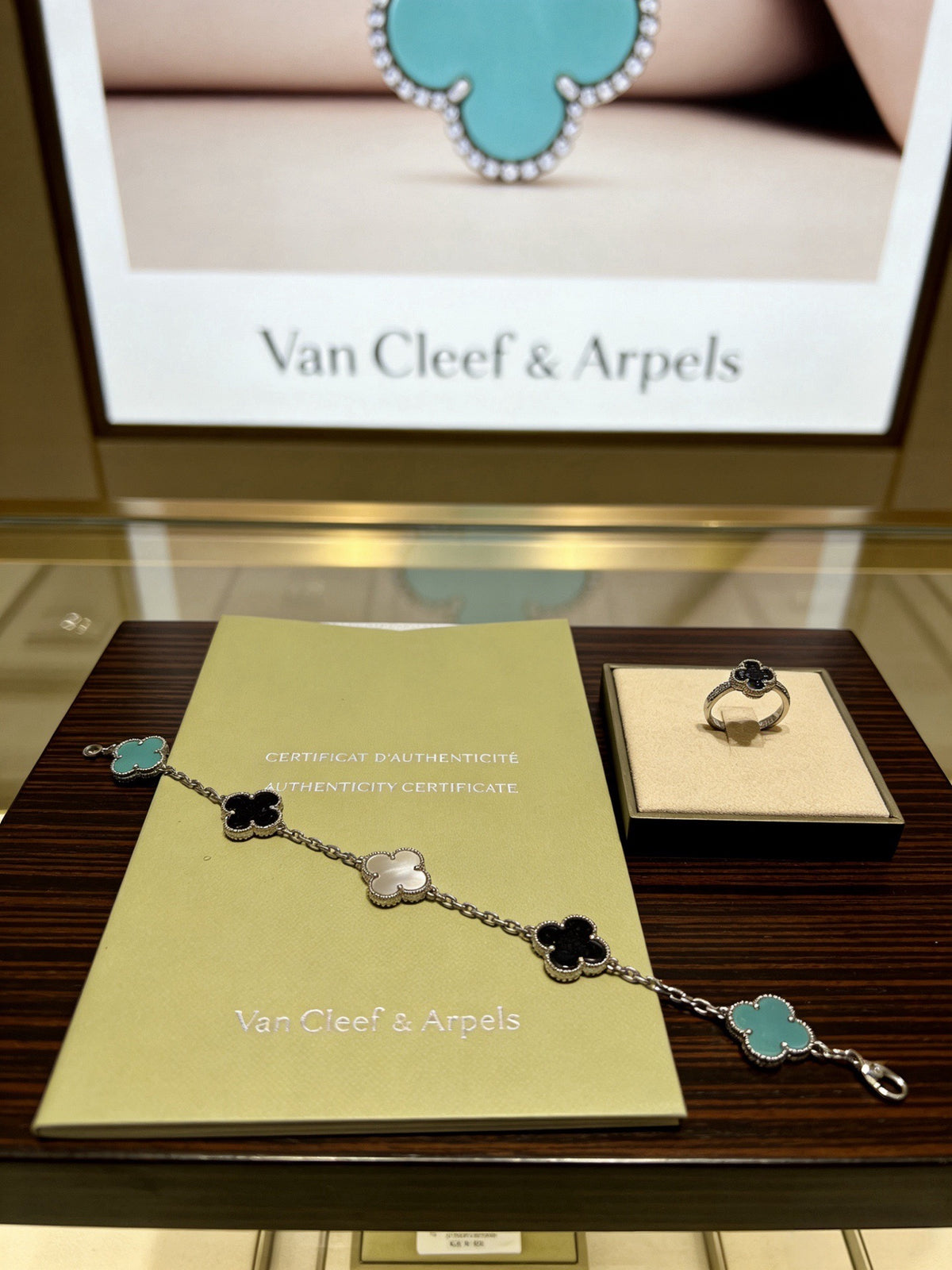 Clover Bracelet in Polished Metal-Tone – Multicolor – Design 06 styled product view