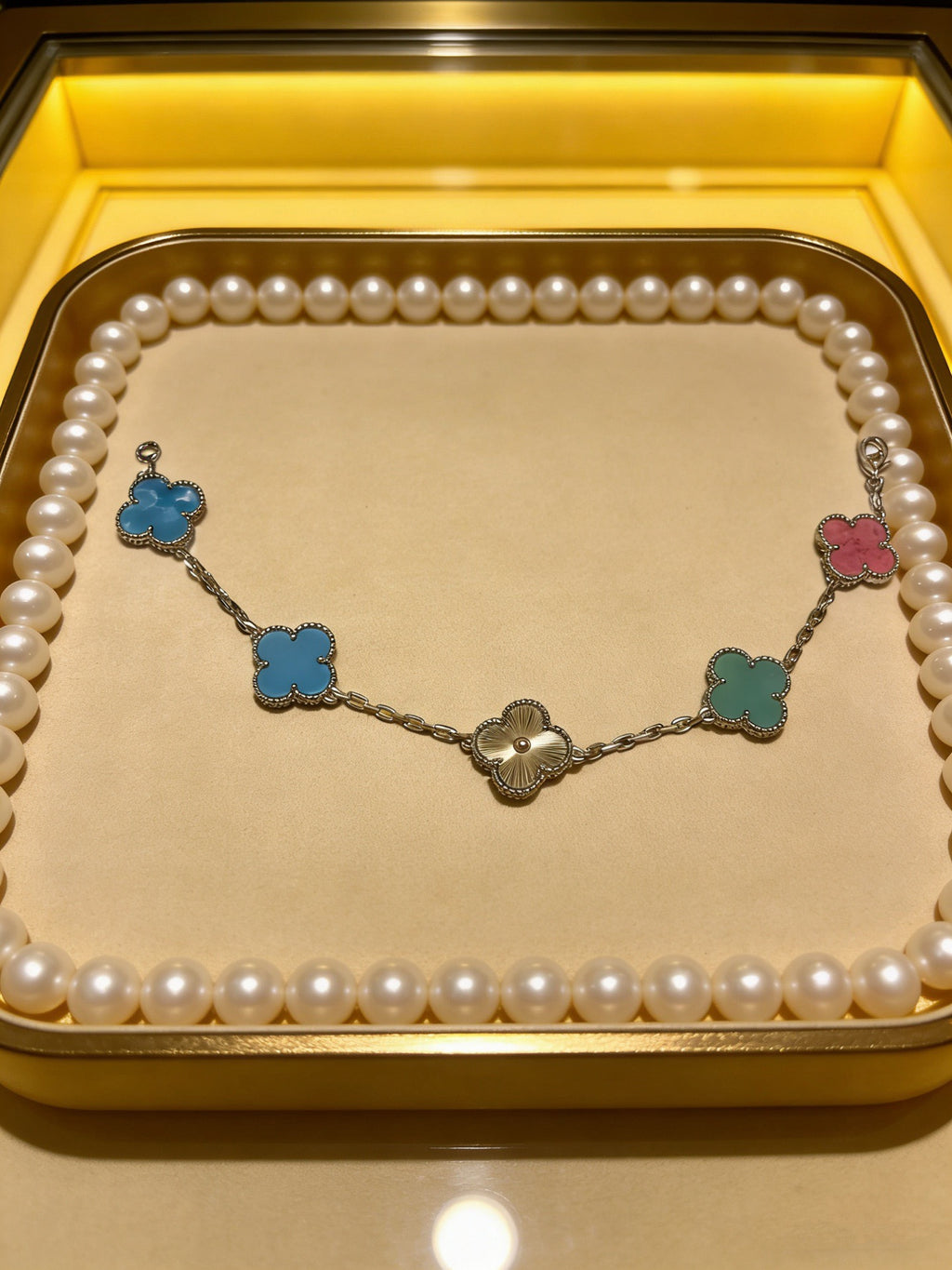 Clover Bracelet in Polished Metal-Tone – Multicolor – Design 05 styled product view