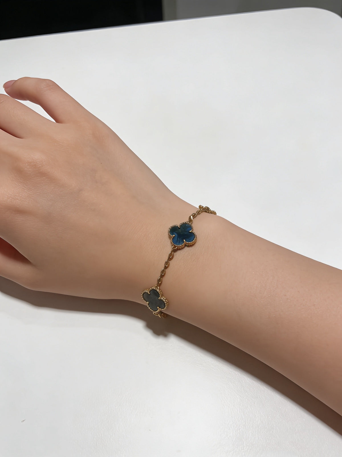 Clover Bracelet in Polished Metal-Tone – Multicolor – Design 03 detail view