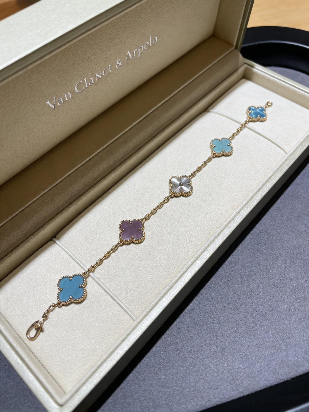Clover Bracelet in Polished Metal-Tone – Multicolor – Design 02 front product view