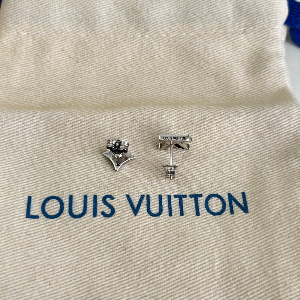 Geometric Emblem Stud Earrings in Polished Metal-Tone – Design 019 detail view