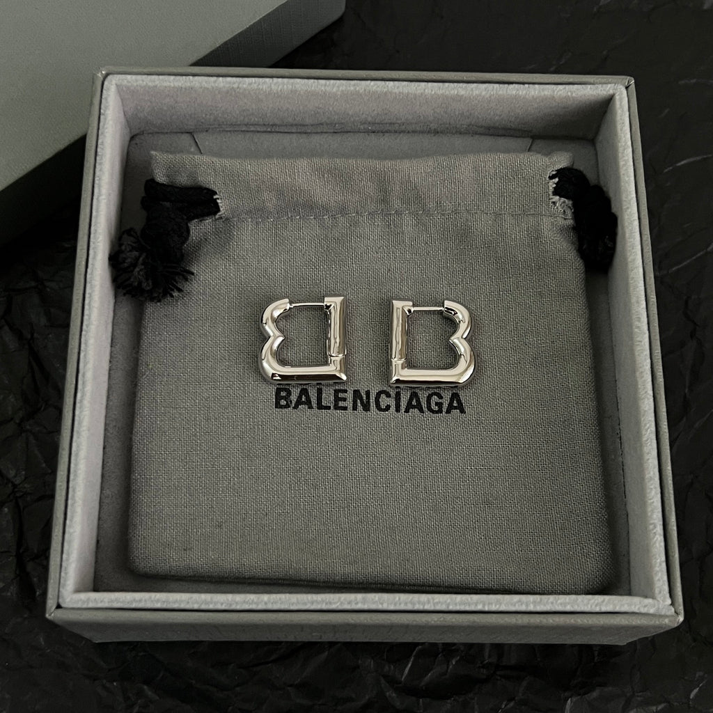 Ring Motif Statement Earrings in Polished Metal-Tone – Design 003 close-up detail