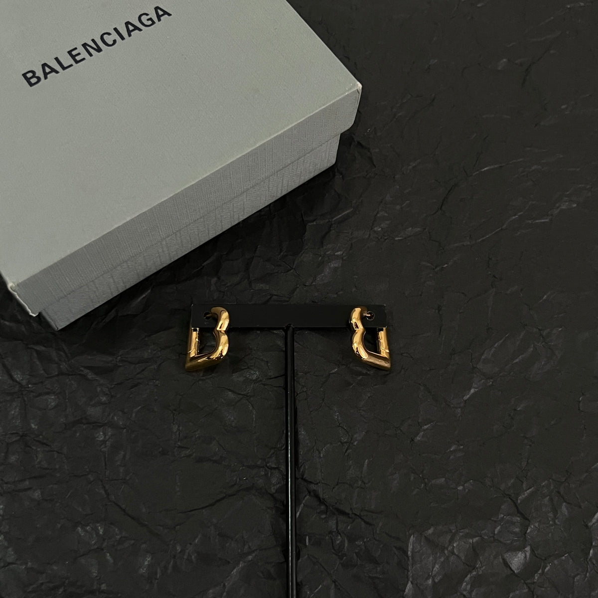 Ring Motif Statement Earrings in Polished Metal-Tone – Design 004 close-up detail