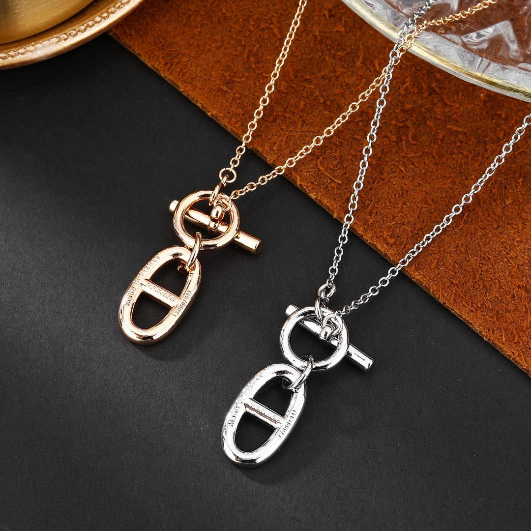 Toggle Pendant Necklace in Rose-Gold-Tone – Rose Gold Detail – Design 002 styled product view