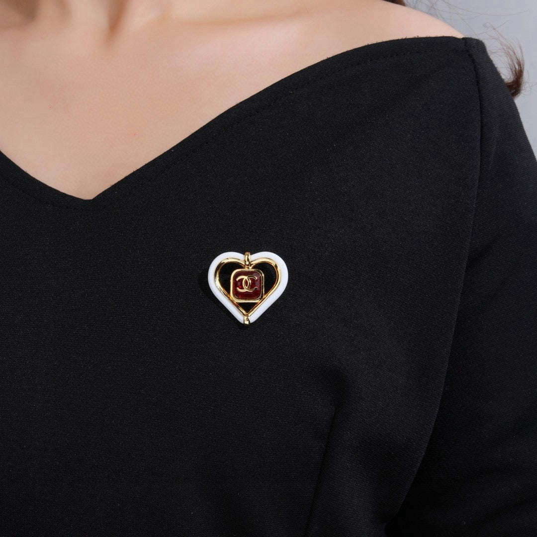 Double-C Emblem Brooch in Polished Metal-Tone – Design 028 front product view
