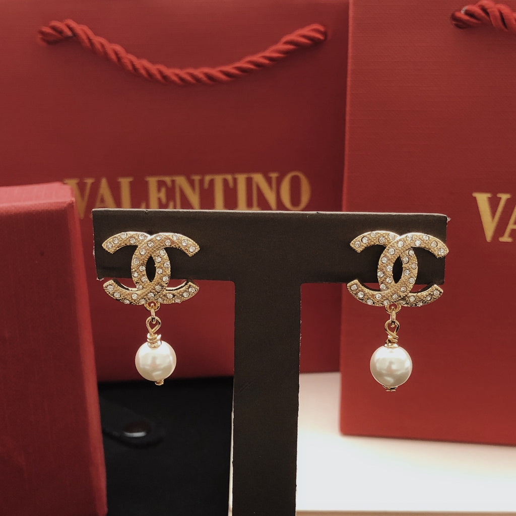 Pearl Pearl-Detail Stud Earrings – Pearl Detail – Design 005 styled product view