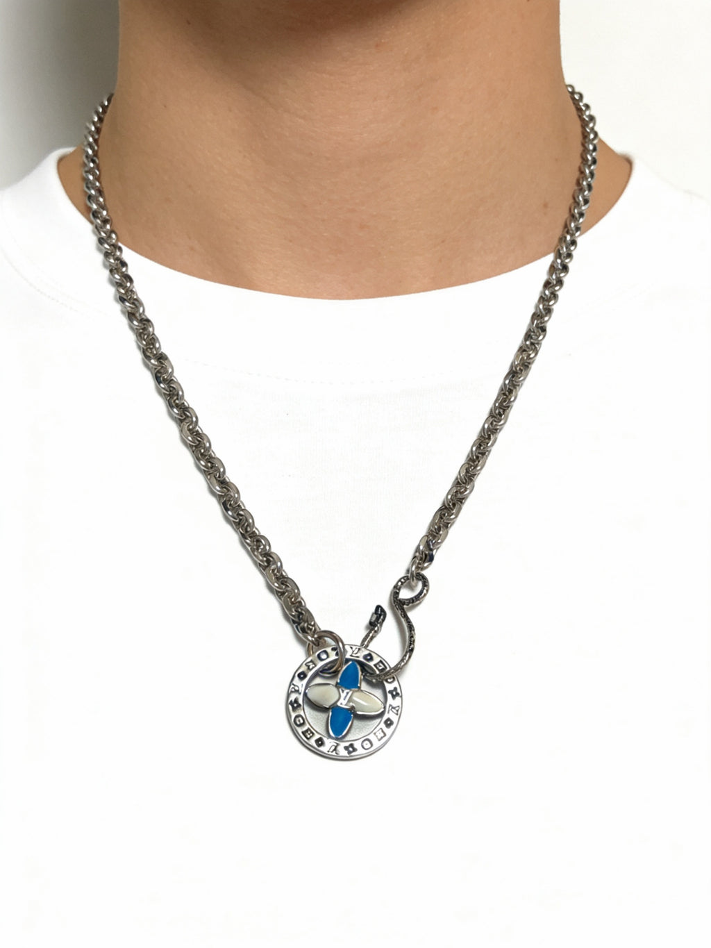 Chain Pendant Necklace in Silver-Tone – Design 024 side detail