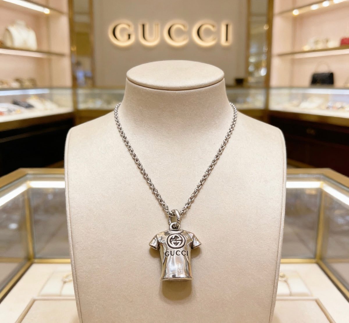 Double-G Emblem Pendant Necklace in Silver-Tone – Vintage Detail – Design 029 side detail
