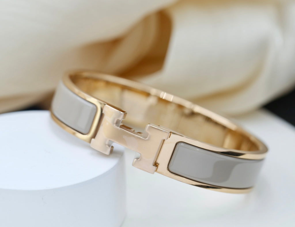 Horse Bangle in Polished Metal-Tone – Design 010 side detail
