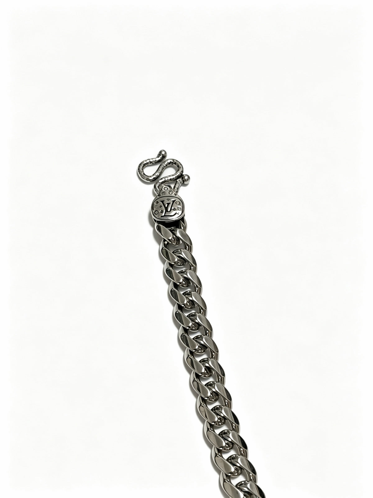 Chain Pendant Necklace in Silver-Tone – Design 020 side detail