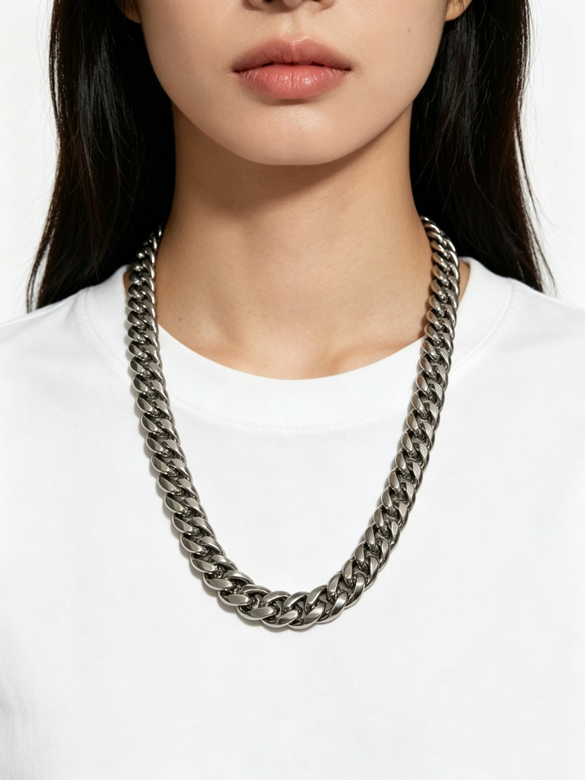 Chain Pendant Necklace in Silver-Tone – Design 020 detail view