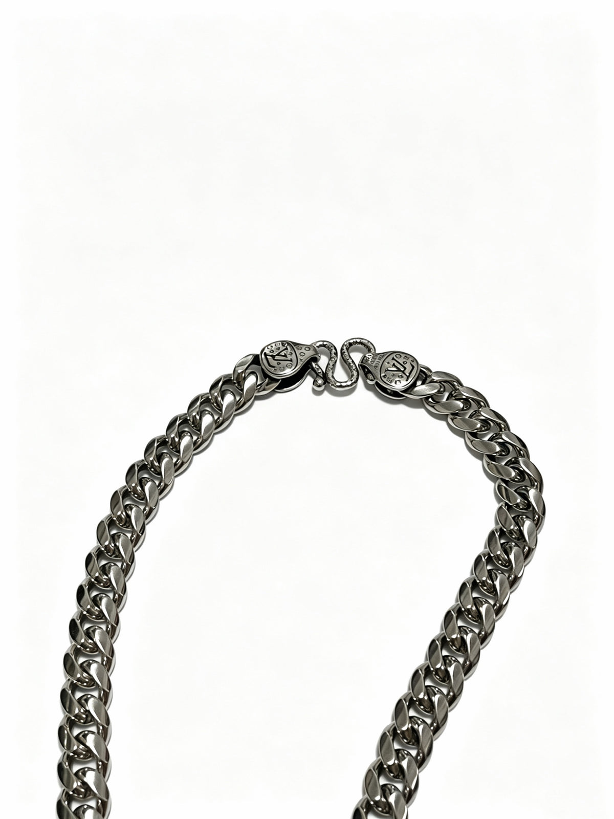 Chain Pendant Necklace in Silver-Tone – Design 020 detail view