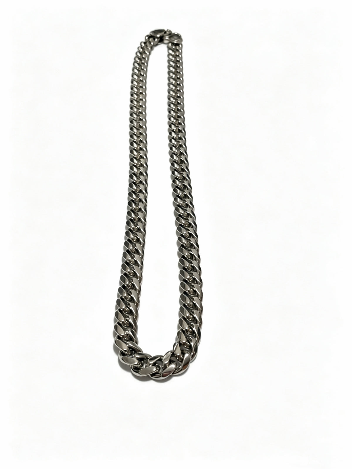 Chain Pendant Necklace in Silver-Tone – Design 020 close-up detail