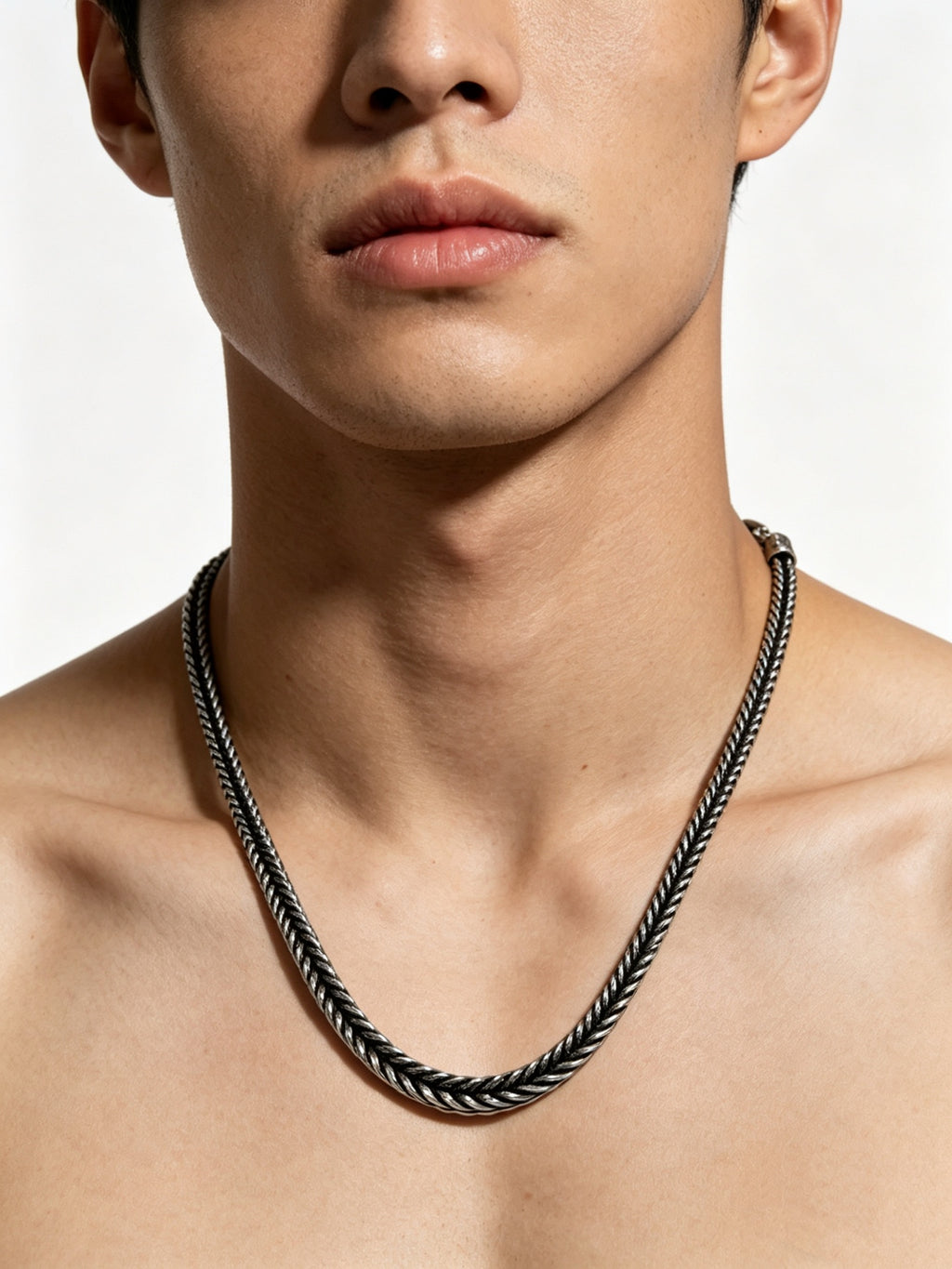 Chain Pendant Necklace in Silver-Tone – Design 019 side detail