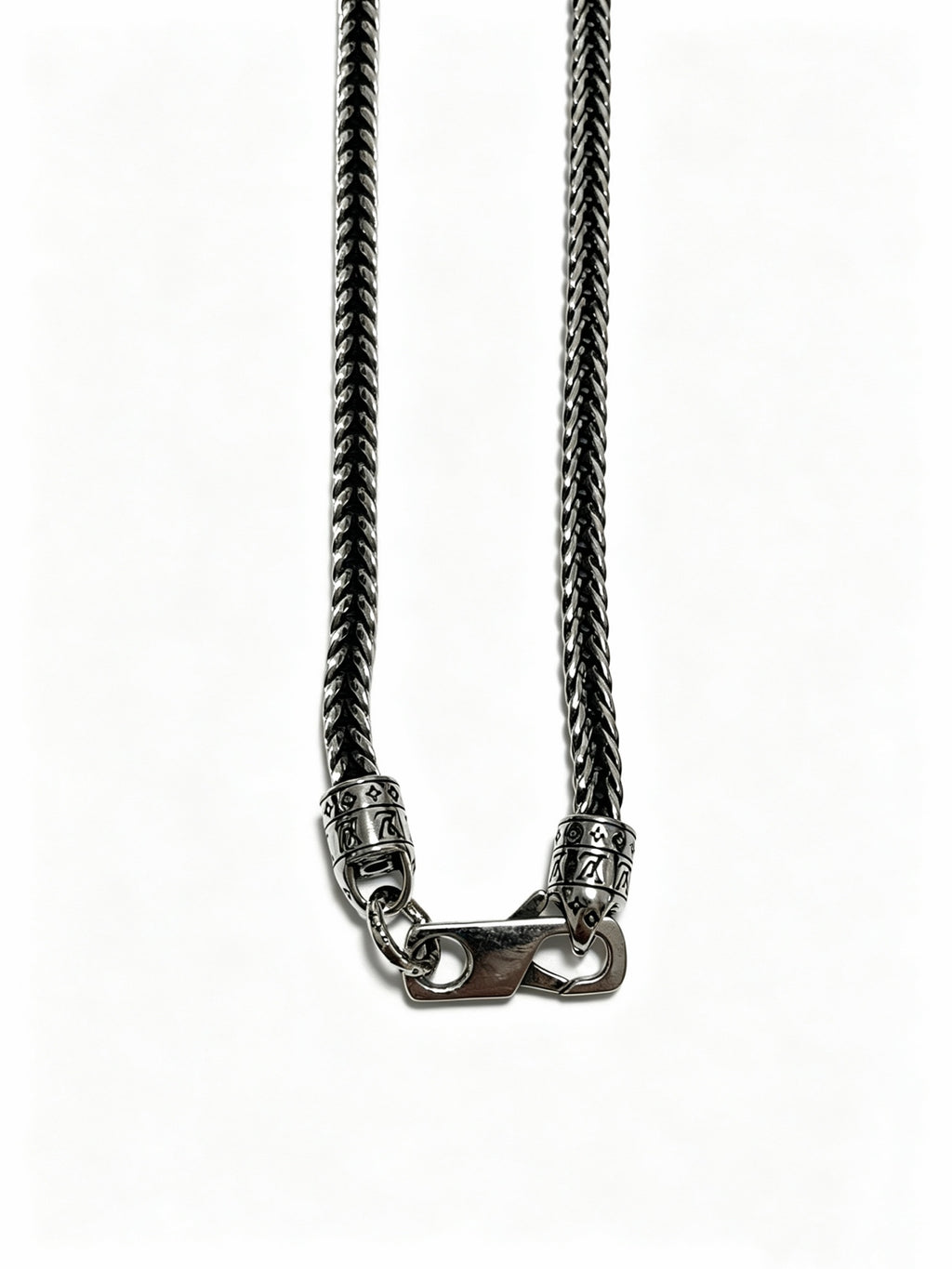 Chain Pendant Necklace in Silver-Tone – Design 019 detail view
