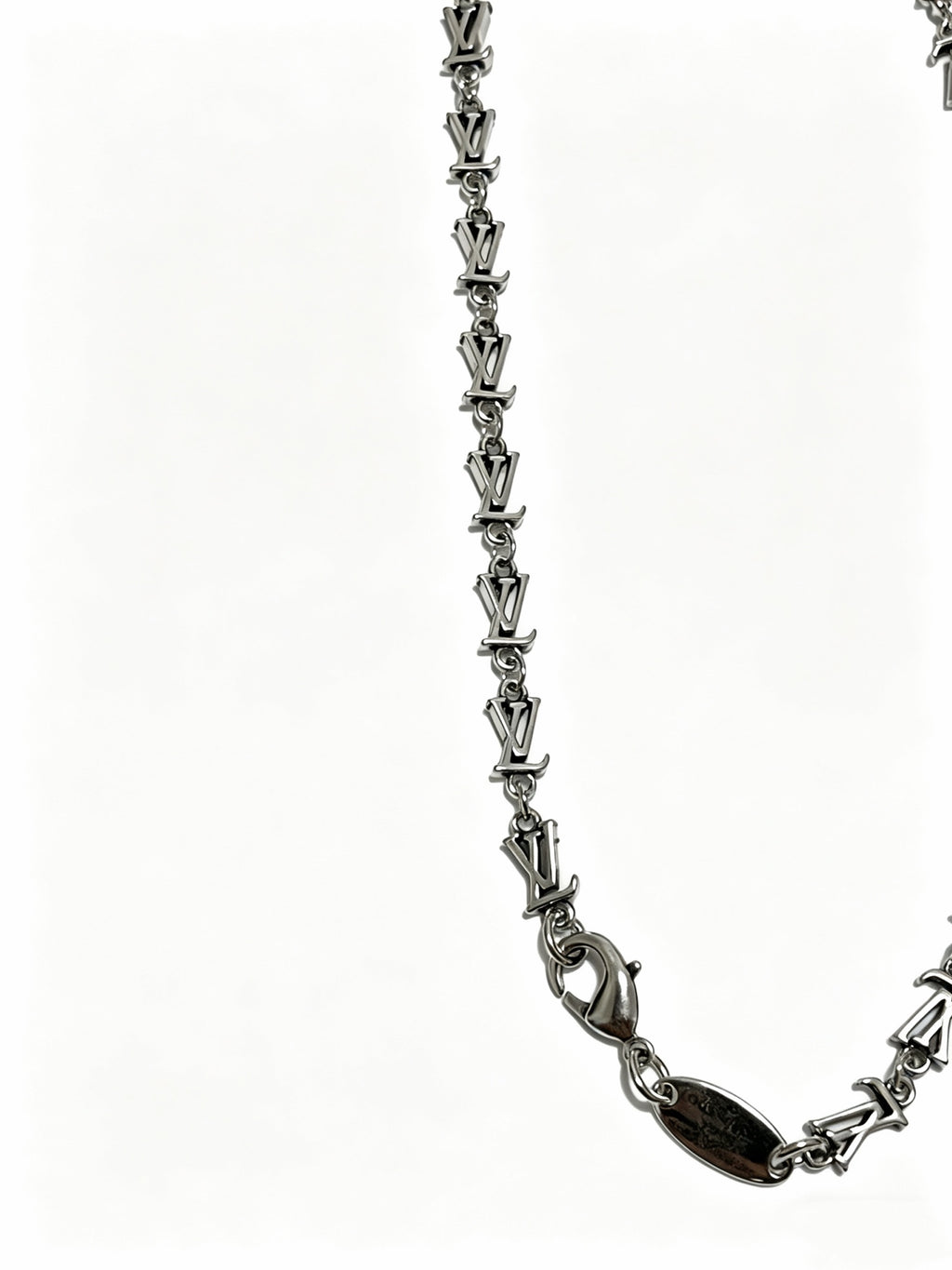 Chain Pendant Necklace in Silver-Tone – Design 016 detail view