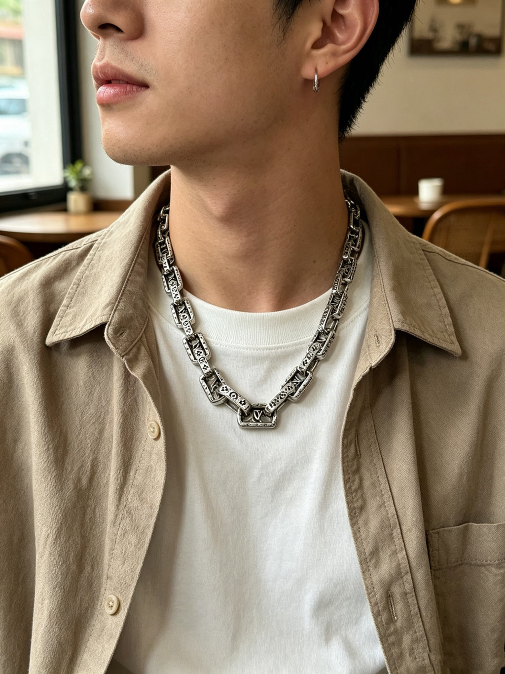 Chain Pendant Necklace in Silver-Tone – Design 015 close-up detail