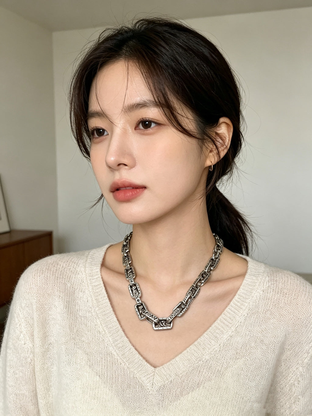 Chain Pendant Necklace in Silver-Tone – Design 015 detail view
