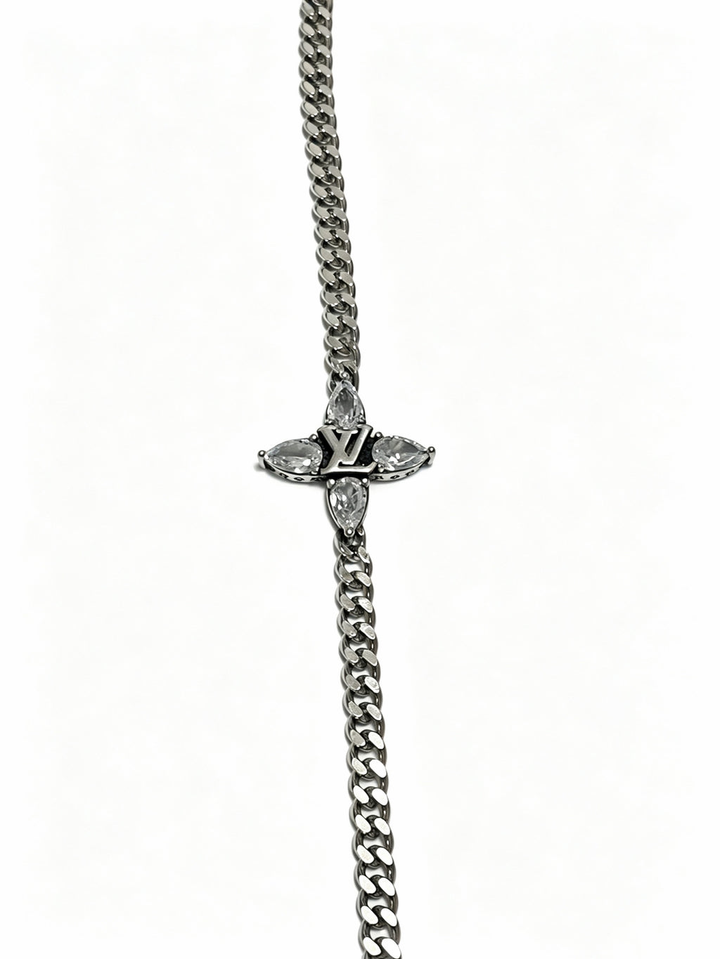 Chain Pendant Necklace in Silver-Tone – Design 014 detail view