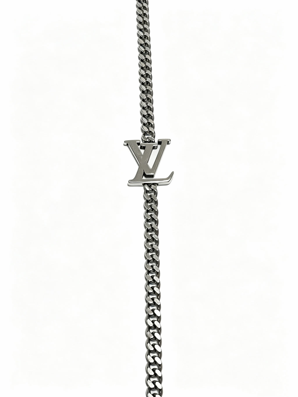 Chain Pendant Necklace in Silver-Tone – Design 013 detail view