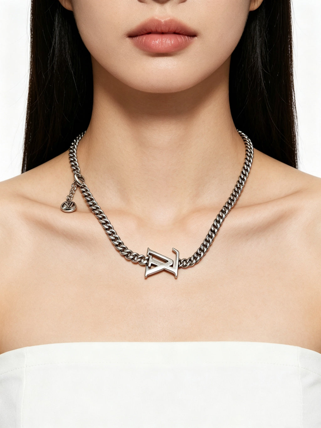 Chain Pendant Necklace in Silver-Tone – Design 013 side detail