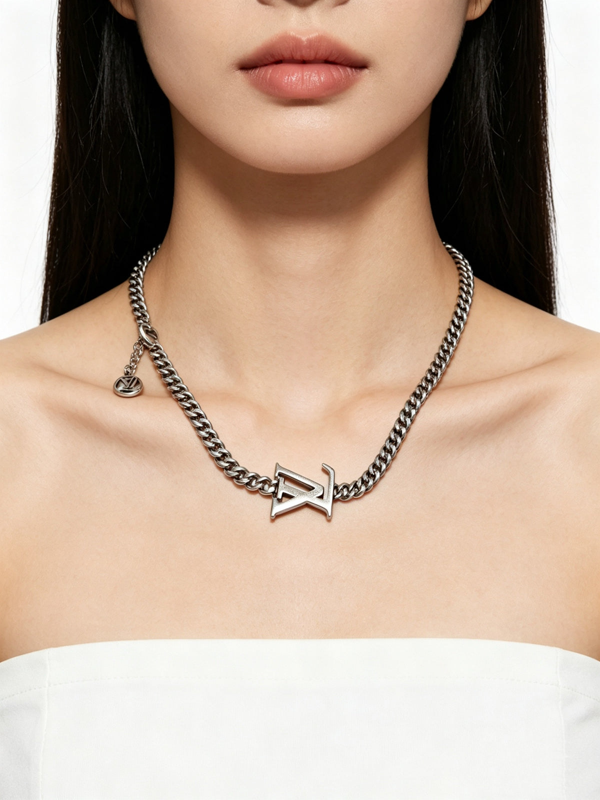 Chain Pendant Necklace in Silver-Tone – Design 013 side detail