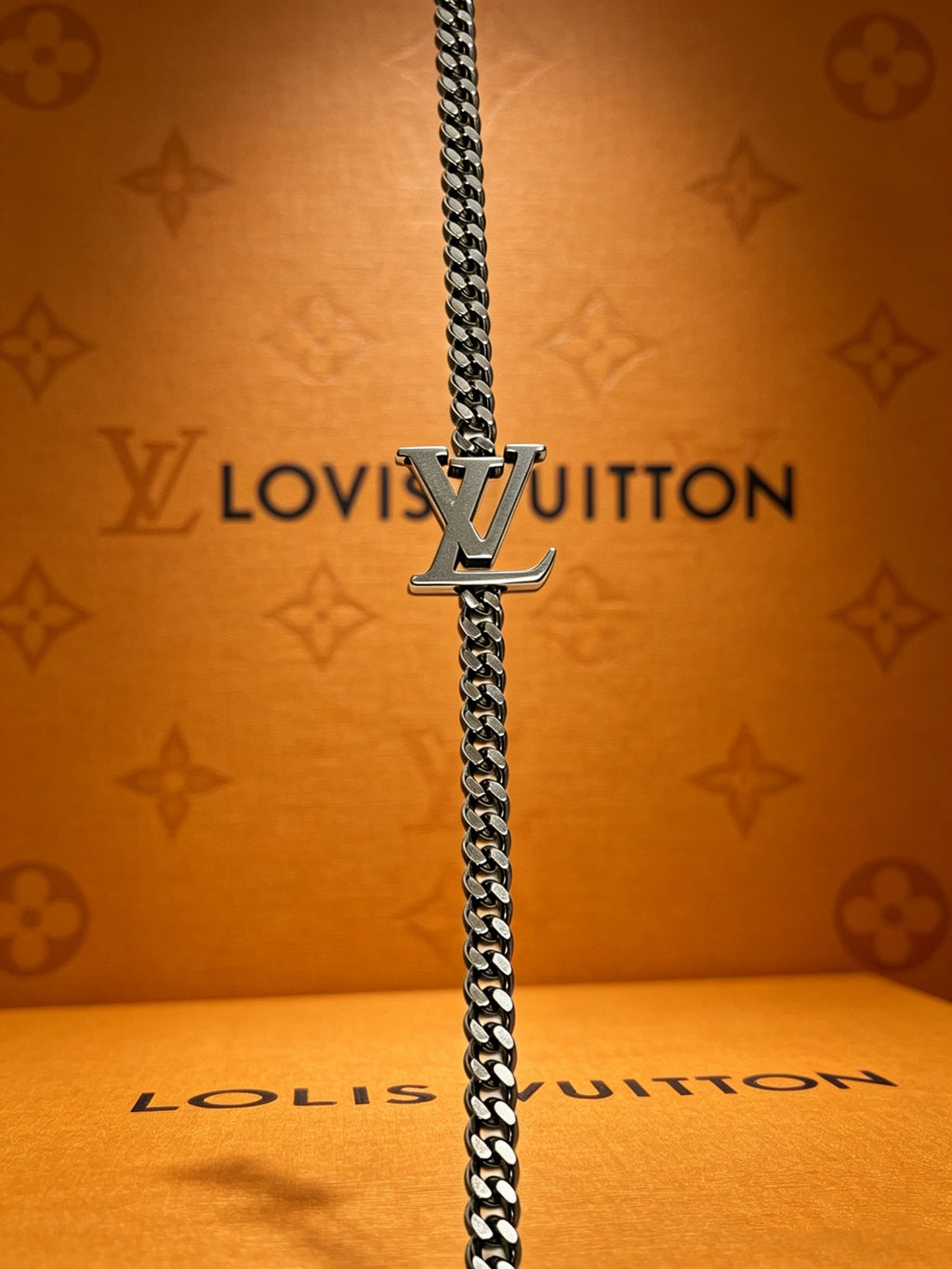 Chain Pendant Necklace in Silver-Tone – Design 013 detail view