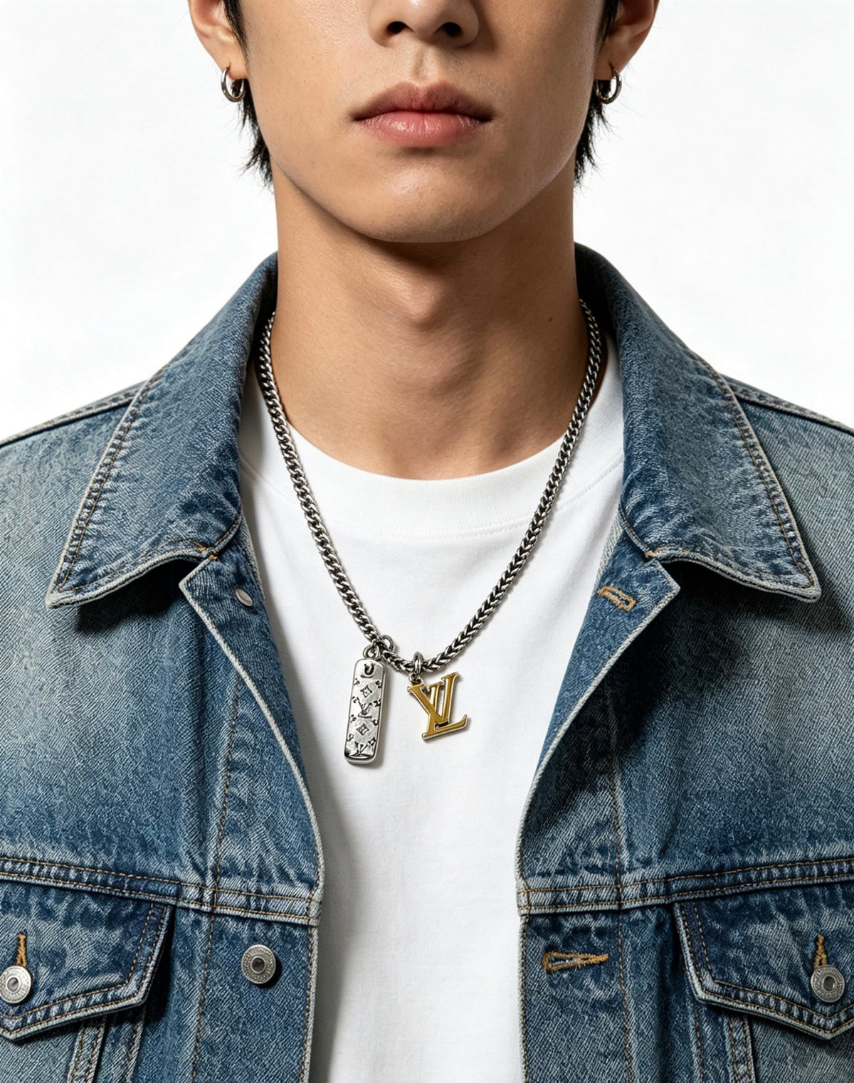Chain Pendant Necklace in Silver-Tone – Design 011 close-up detail