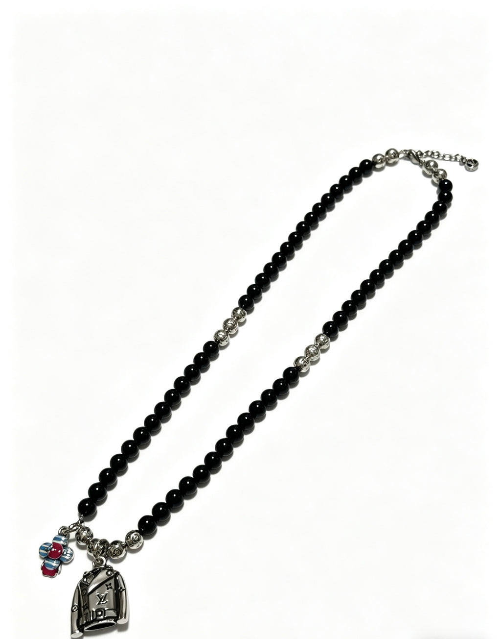 Chain Pendant Necklace in Silver-Tone – Design 010 detail view
