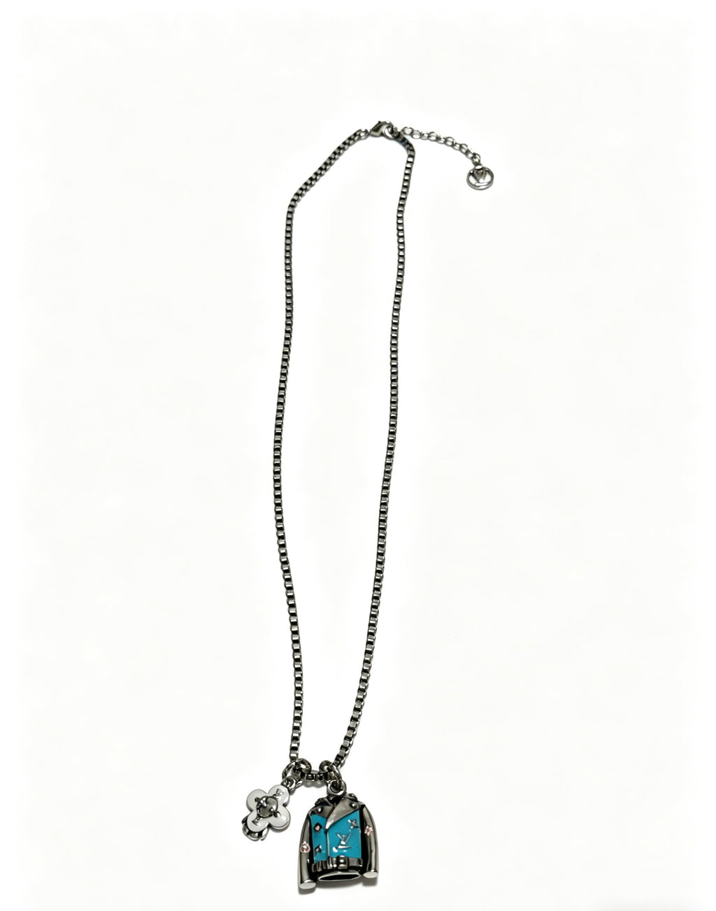 Chain Pendant Necklace in Silver-Tone – Design 009 detail view