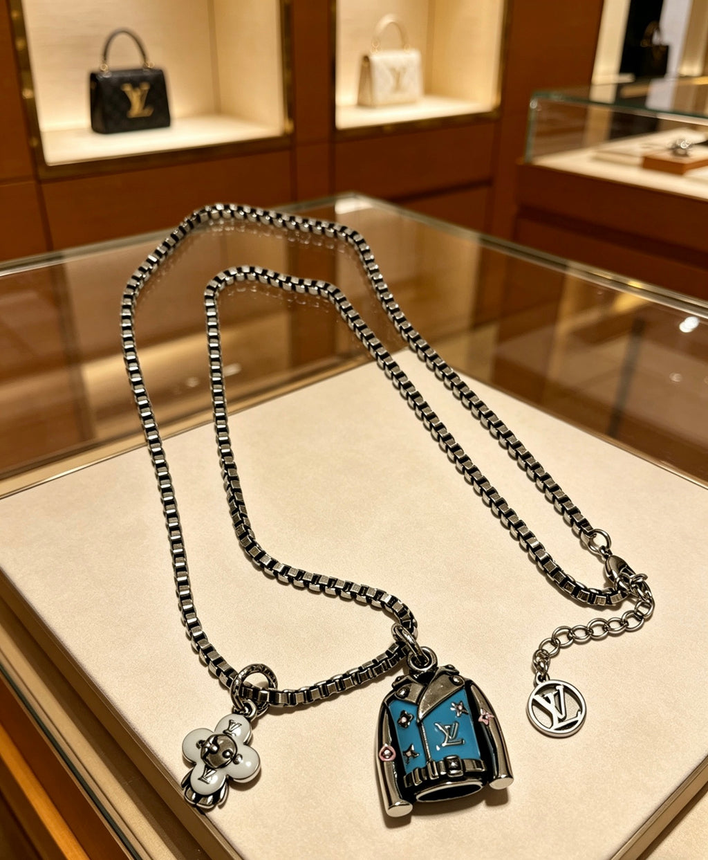 Chain Pendant Necklace in Silver-Tone – Design 009 main product view