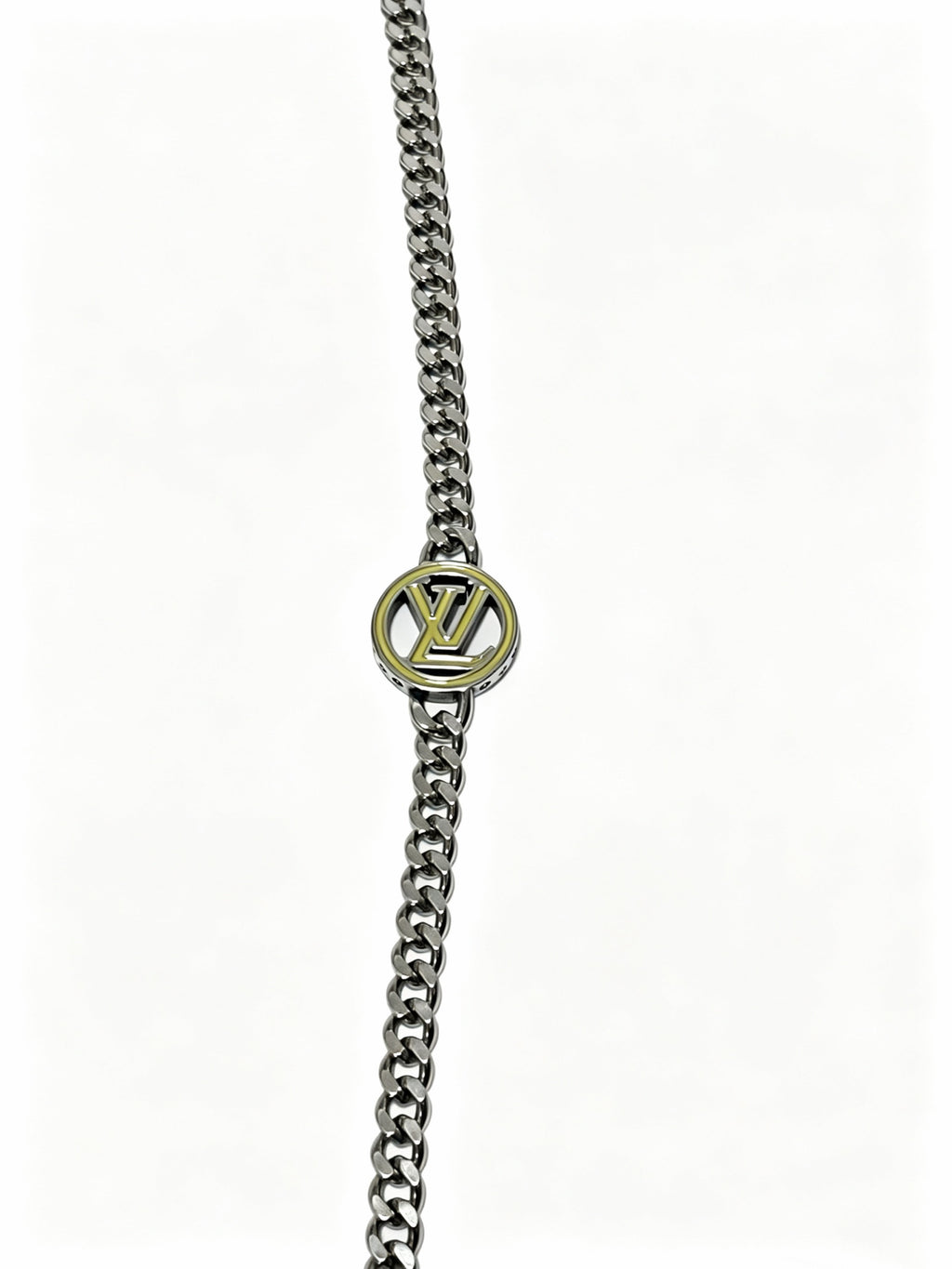 Chain Pendant Necklace in Silver-Tone – Design 008 detail view