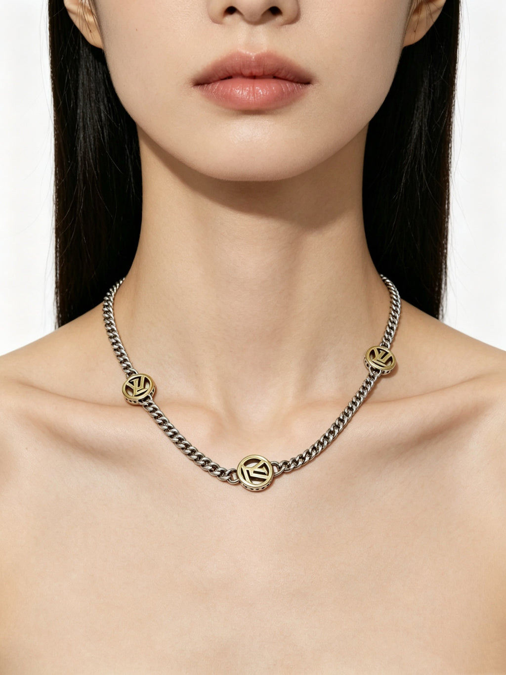 Chain Pendant Necklace in Silver-Tone – Design 008 detail view