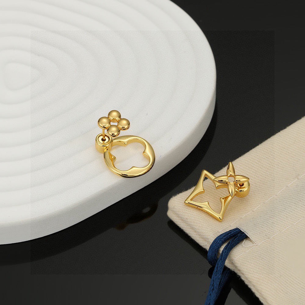 Letter Emblem Brooch in Polished Metal-Tone – Design 005 main product view