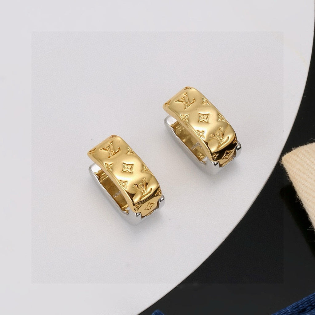 Clover Stud Earrings in Polished Metal-Tone – Clover Detail – Design 010 main product view