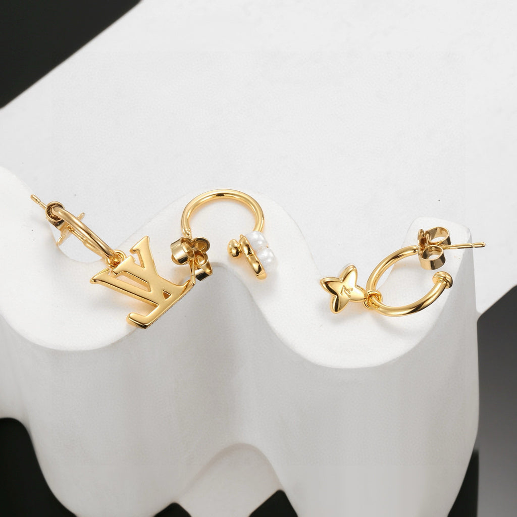Clover Stud Earrings in Polished Metal-Tone – Clover Detail – Design 009 front product view