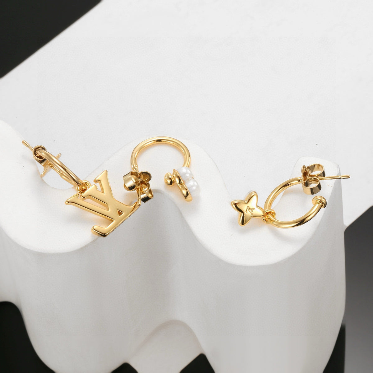 Clover Stud Earrings in Polished Metal-Tone – Clover Detail – Design 009 front product view