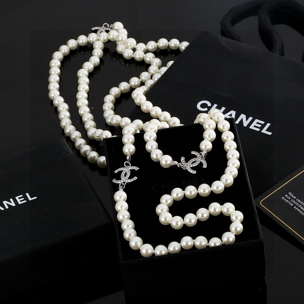 Double-C Emblem Pearl-Detail Pendant Necklace – Pearl Detail – Design 054 close-up detail