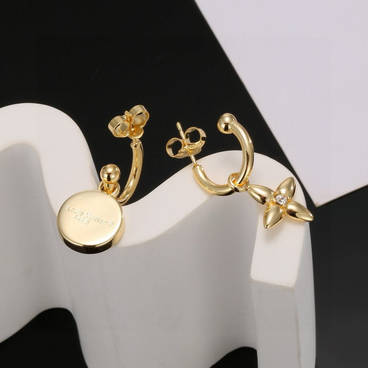 Clover Stud Earrings in Gold-Tone – Clover Detail – Design 003 close-up detail