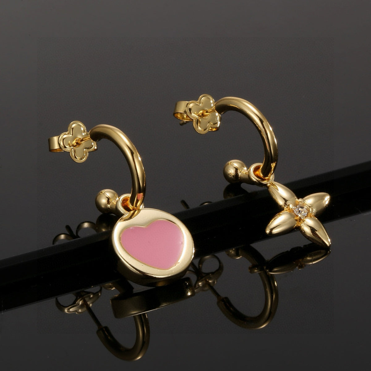 Clover Stud Earrings in Gold-Tone – Clover Detail – Design 003 detail view