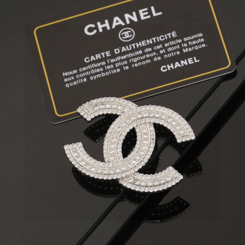 Double-C Emblem Brooch in Polished Metal-Tone – Design 031 main product view