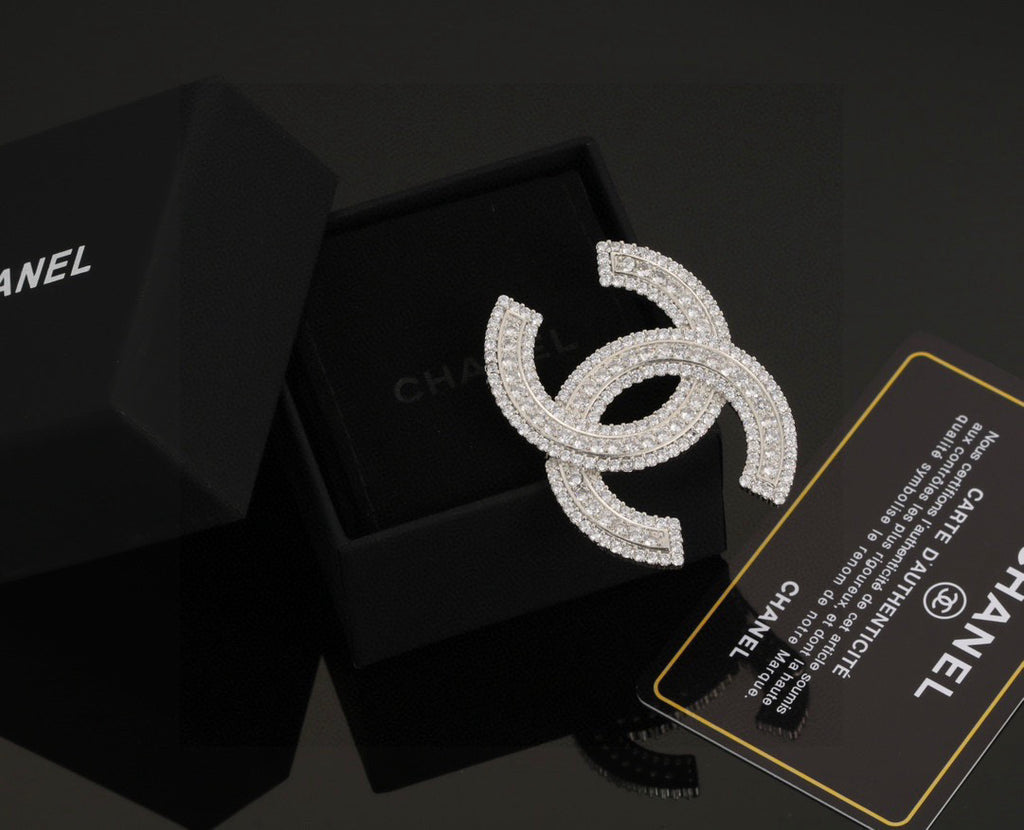 Double-C Emblem Brooch in Polished Metal-Tone – Design 031 detail view