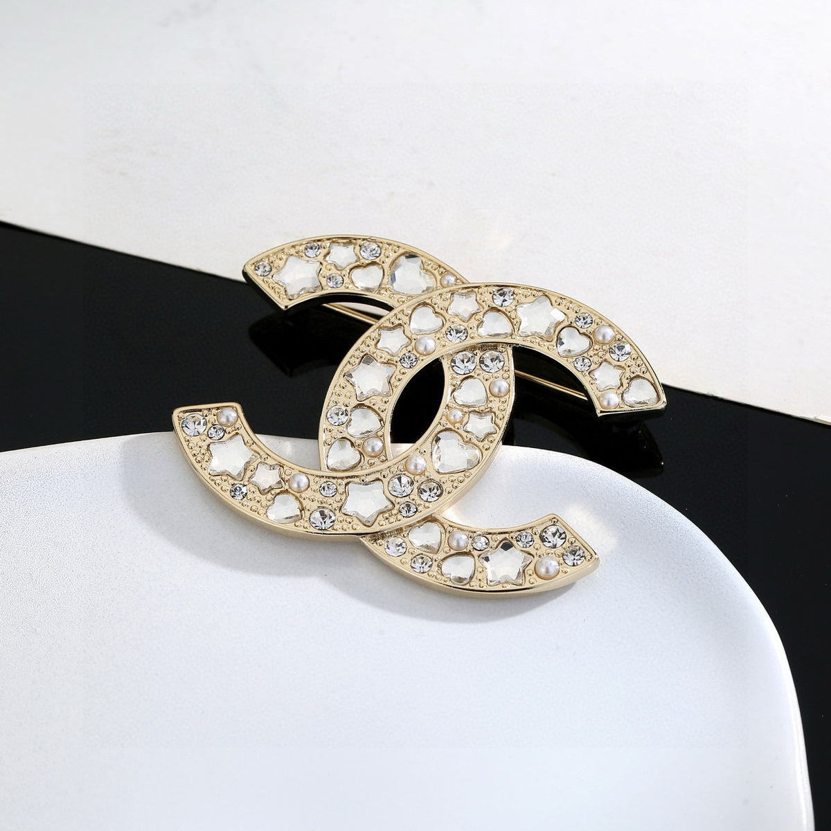 Double-C Emblem Brooch in Gold-Tone – Design 011 close-up detail