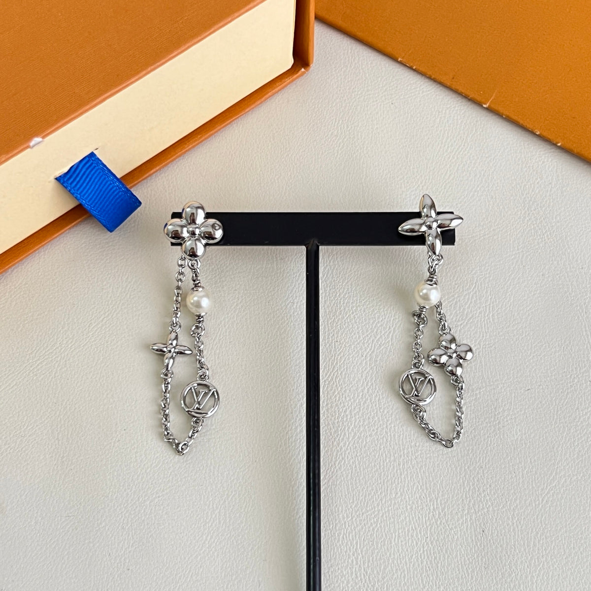 Geometric Emblem Stud Earrings in Polished Metal-Tone – Design 022 close-up detail