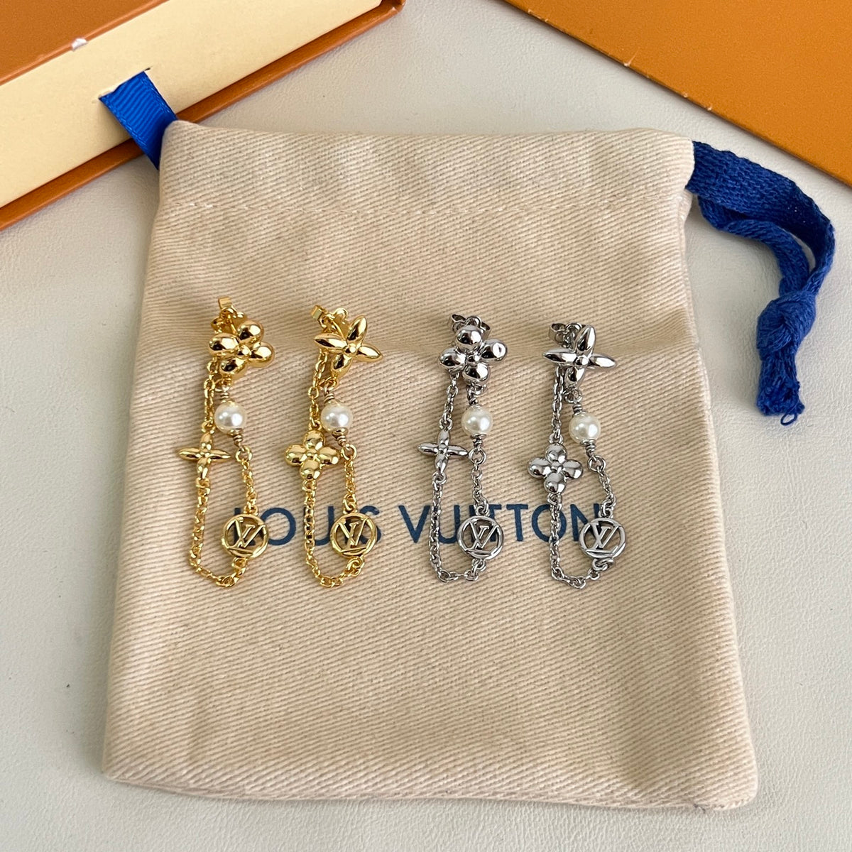 Geometric Emblem Stud Earrings in Polished Metal-Tone – Design 022 side detail