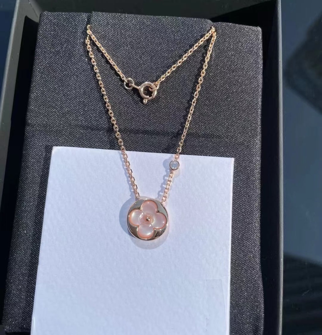 Round Pendant Necklace in Polished Metal-Tone – Design 001 side detail
