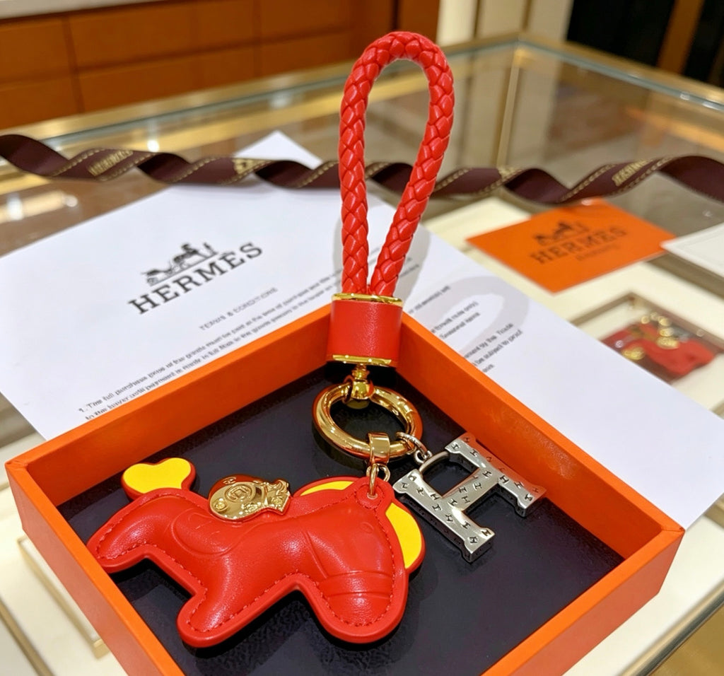 Horse Keychain in Silver-Tone – Design 045 styled product view
